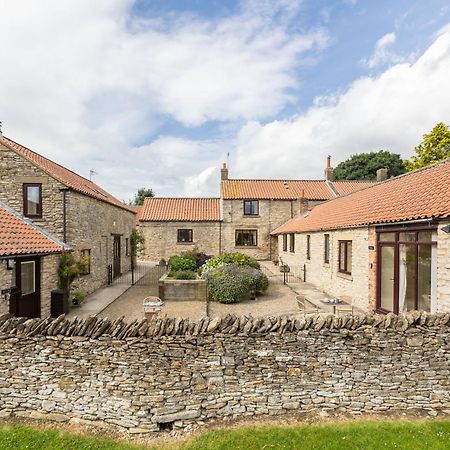 Valley View Farm Holiday Cottages 赫尔姆斯利 外观 照片