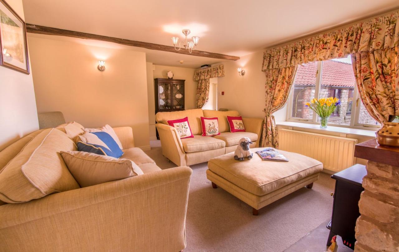 Valley View Farm Holiday Cottages 赫尔姆斯利 外观 照片